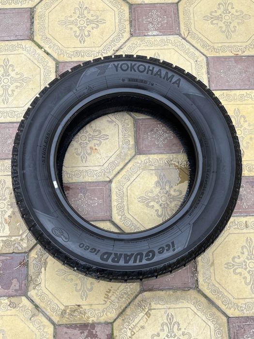 Продам комплект зимних нешипованных (липучка) шин Yokohama 215/60R16