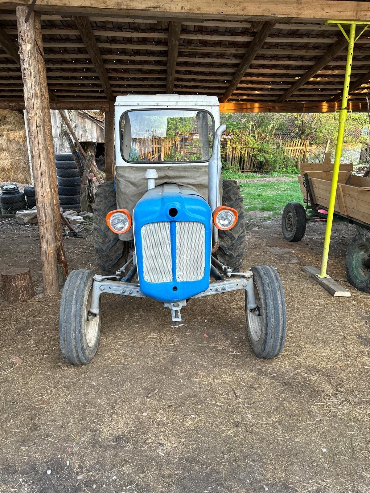 Vând tractor Fiat 45cai în 4 cilindri