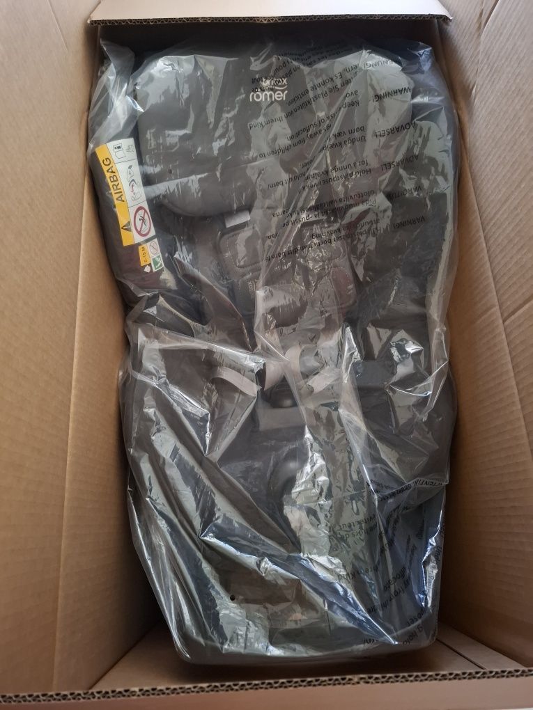 Столче за кола Britax Romer Dualfix M i-Size 60-105cm/18кг