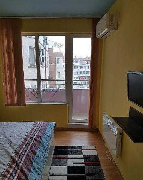 Отличен двустаен апартамент в Лазур