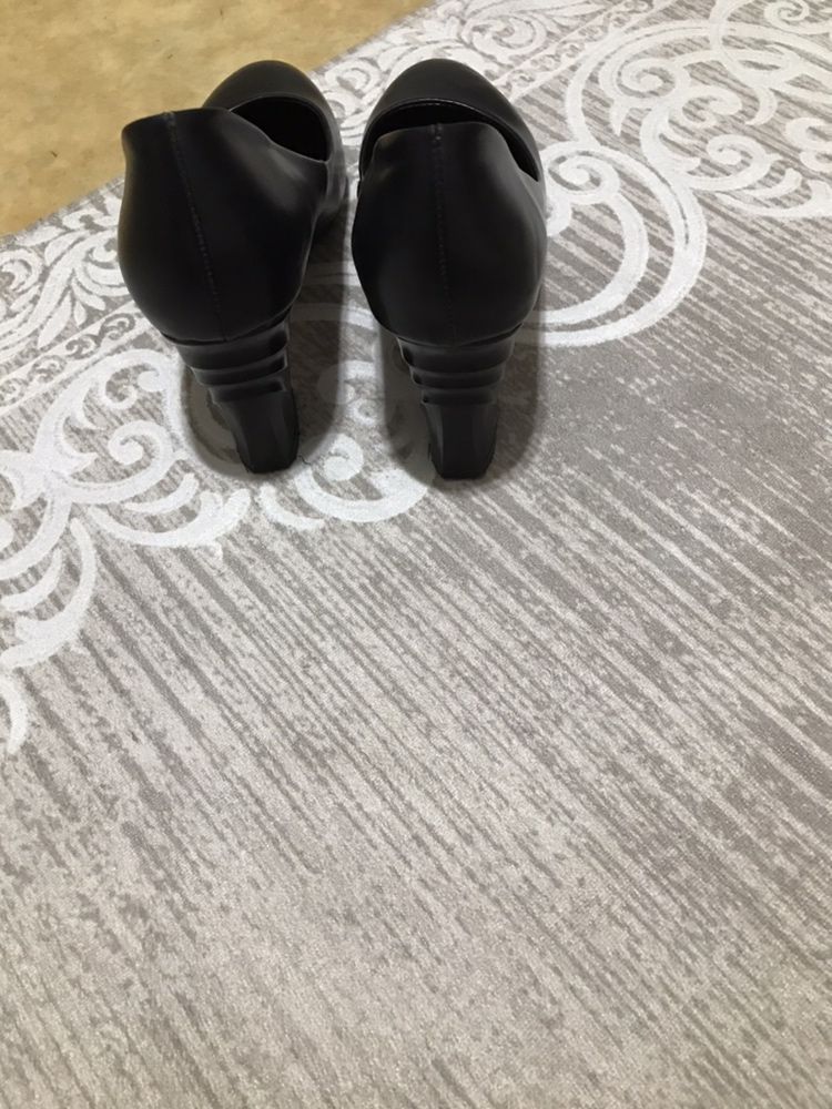 Чёрный туфли классический
