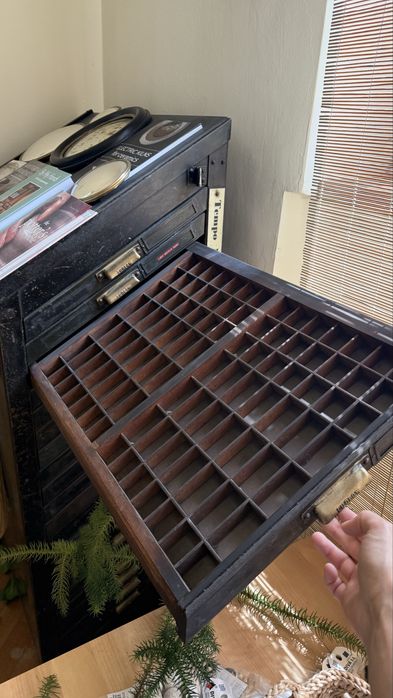 Vand dulap tipografie letterpress vechi din fier
