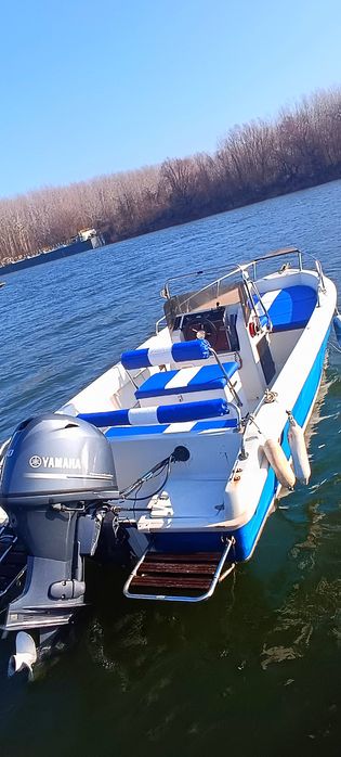 Barca Lazzari + motor