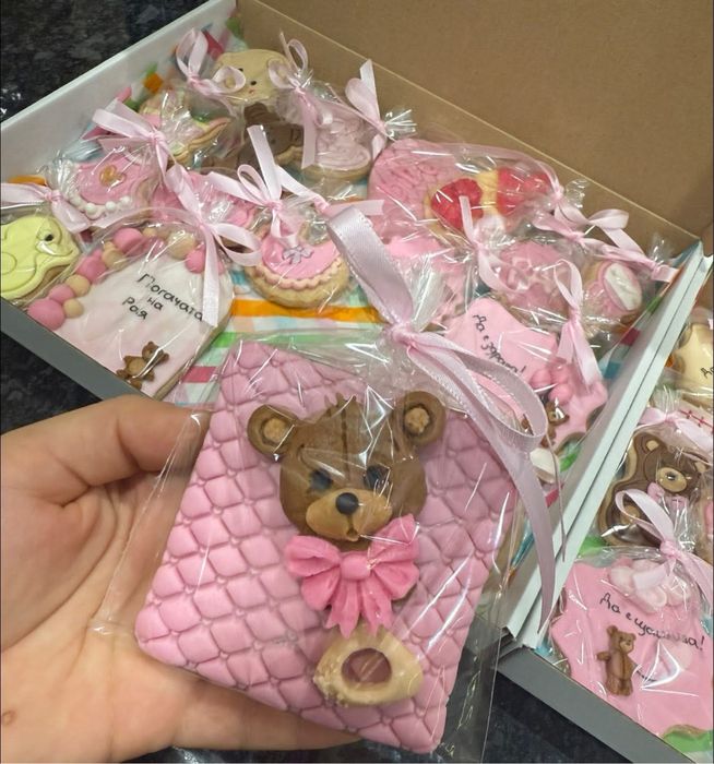 Ръчно изработени медени бисквити с фондан