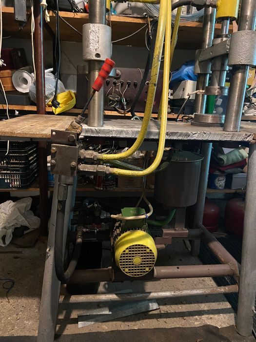 Presa cu două capete de presare