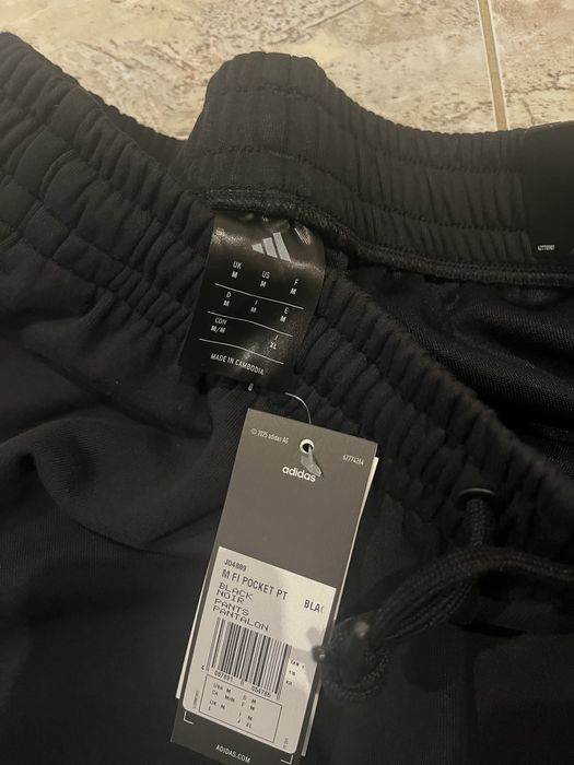 Ново долнище Adidas