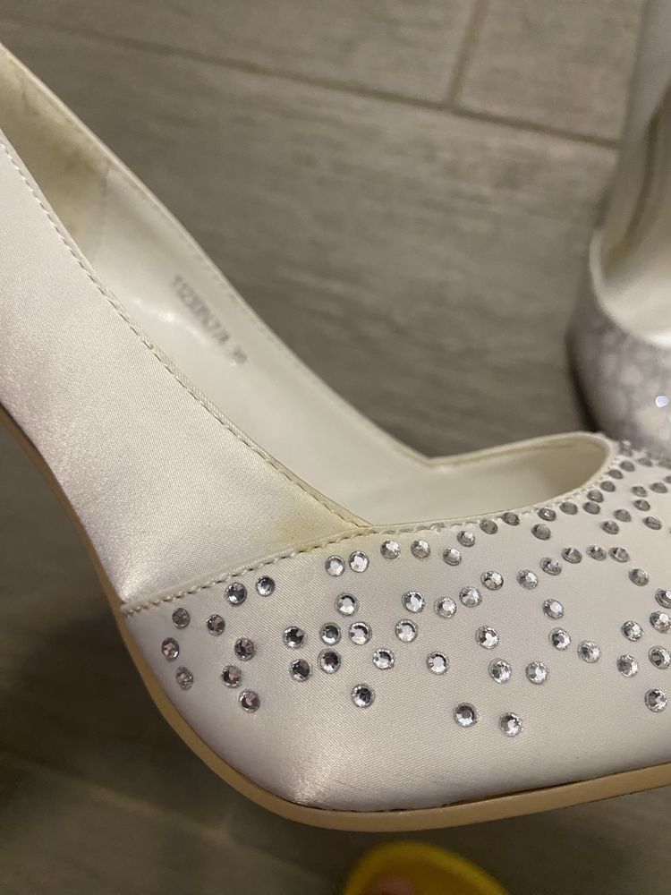 Pantofi mireasă măr. 39