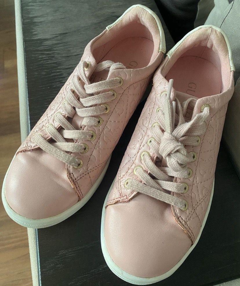 Сникърси Guess розови