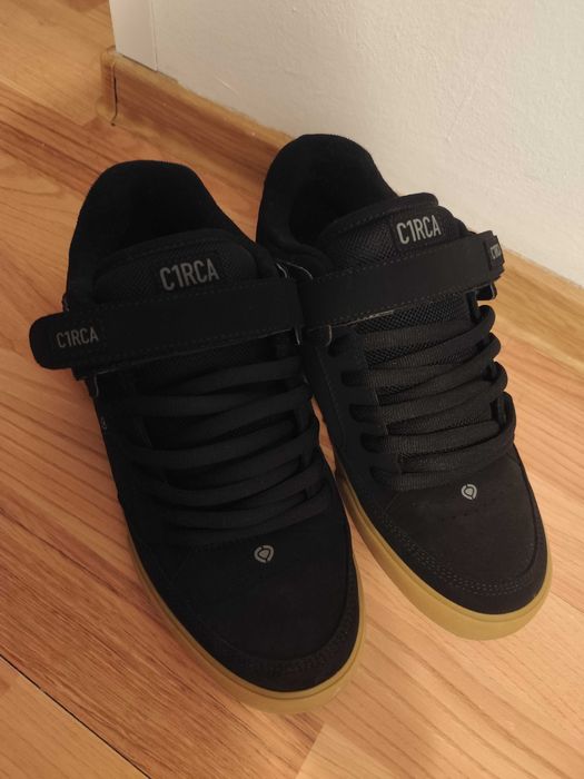 Papuci circa skateri