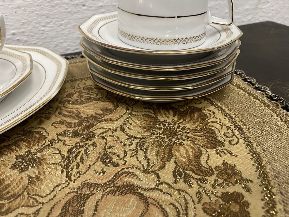 Порцеланов сервиз за кафе бавария със златни кантове