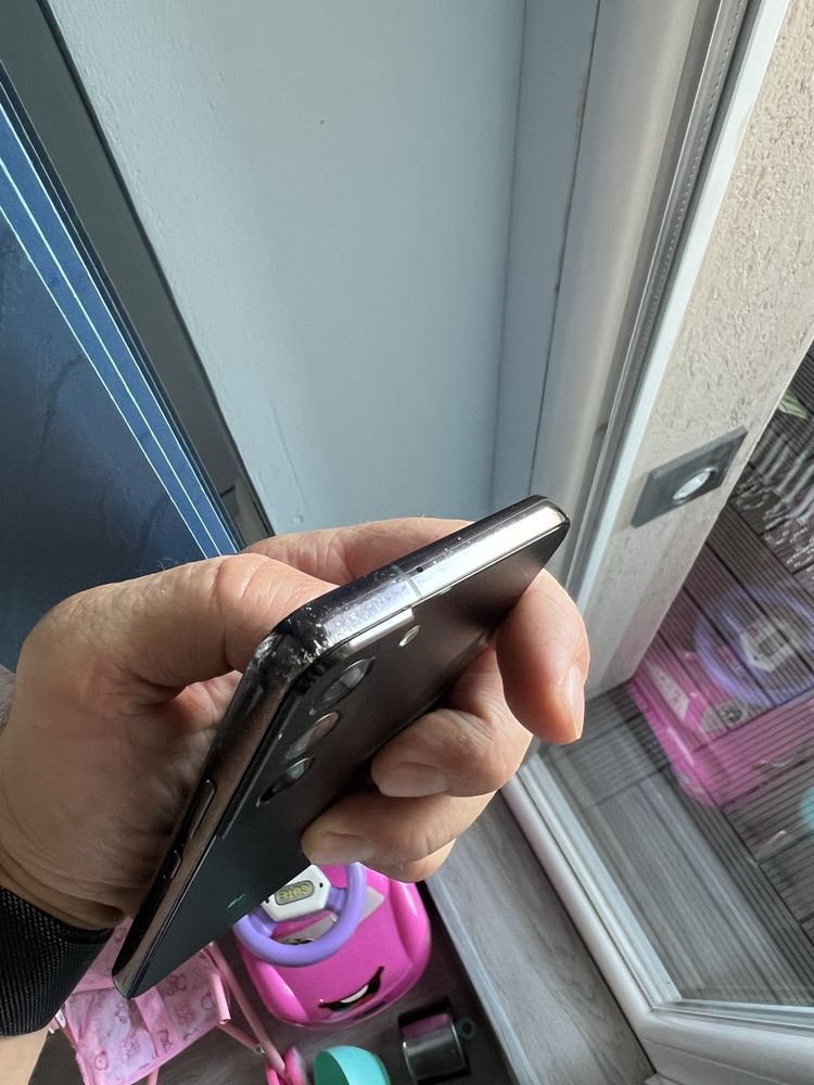 Samsung Galaxy S22 - на части