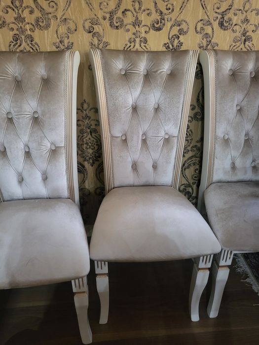 Мебель для гостиной,  стол и 12 стульев