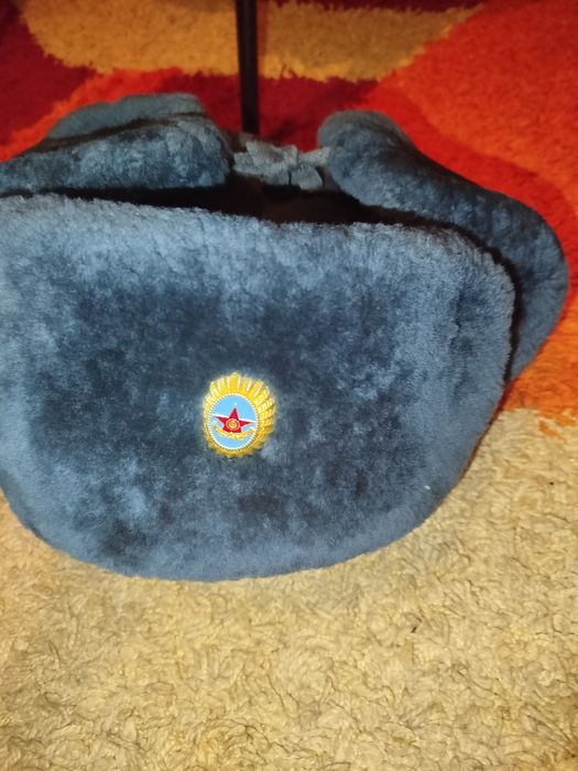 Шапка ушанка с кокардой