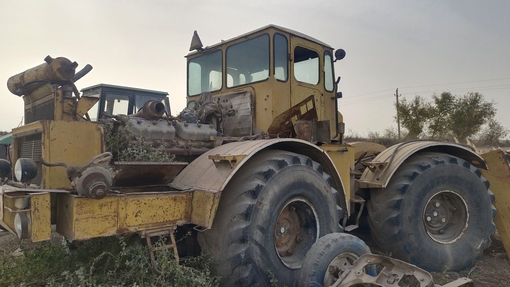 K700 Traktor sotiladi