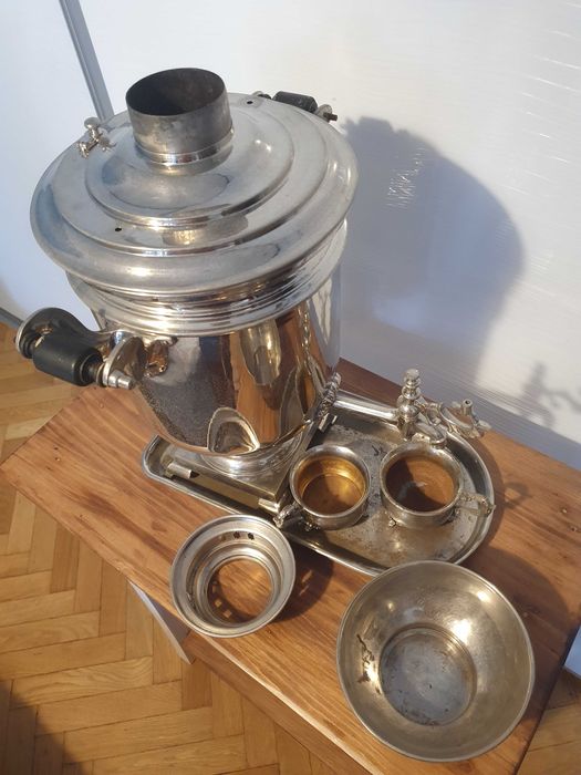 Samovar vechi rusesc, pe carbuni.