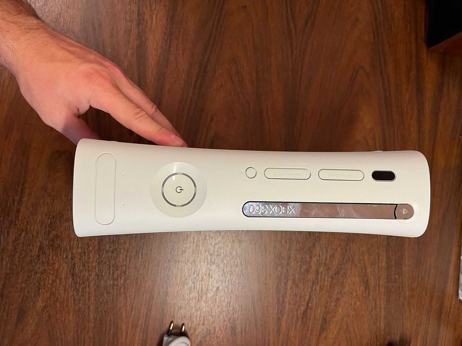 Xbox 360 2 controllere + kinect