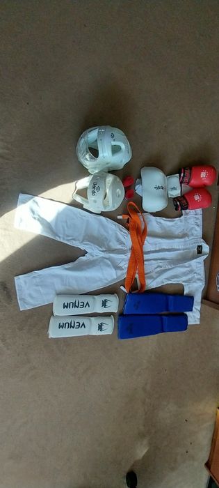 Продам форму для каратэ для девочки