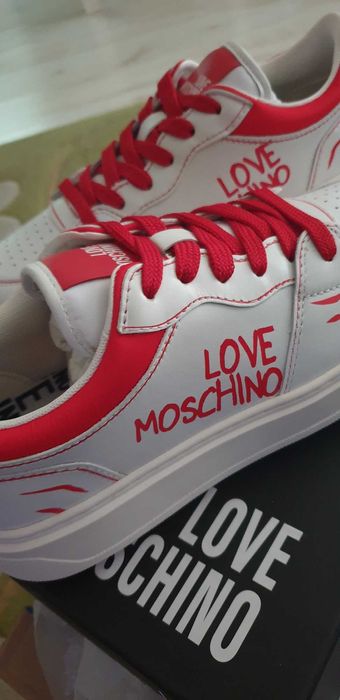 LOVE MOSCHINO № 37 & 39 – Дамски кецове с лого "WHITE & RED" нови