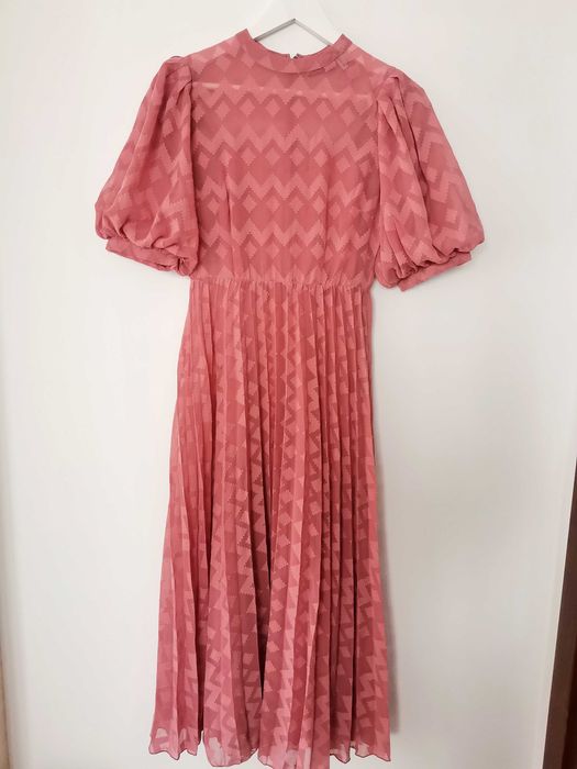 Страхотна дълга плисирана рокля