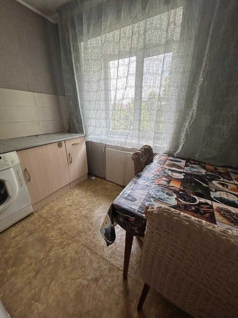 Продам 1,5 в районе магазина Колос