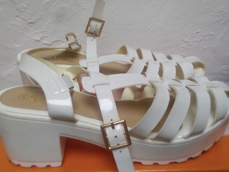 Sandale cu toc gros platforma