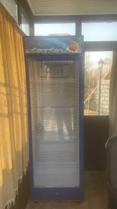 Витринный холодилник Almagreen