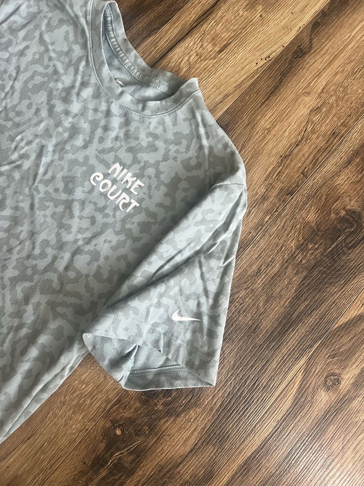 Nike Court size S