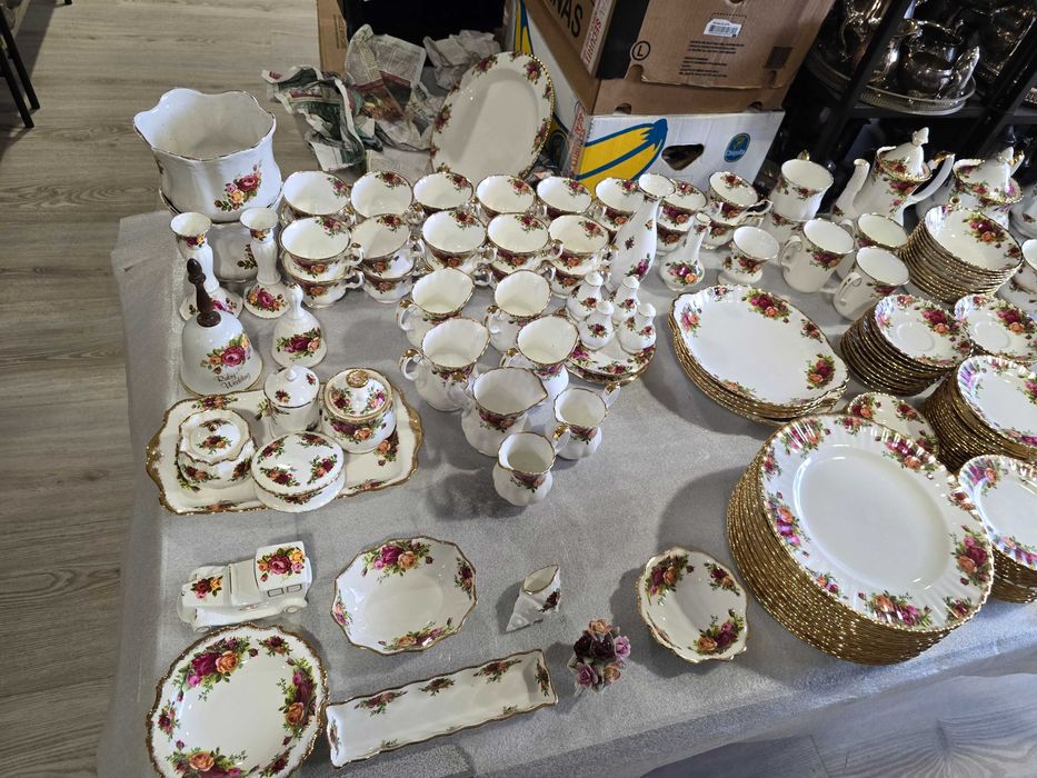 Royal Albert Old Country Rouses  - Колекционерски порцелан !