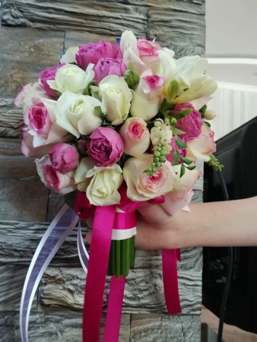 Букет для невесты под заказ из живых цветов.