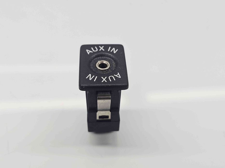 Conector auxiliar USB  Volkswagen Golf 6 (5K1) [Fabr 2009-2013] 5M003