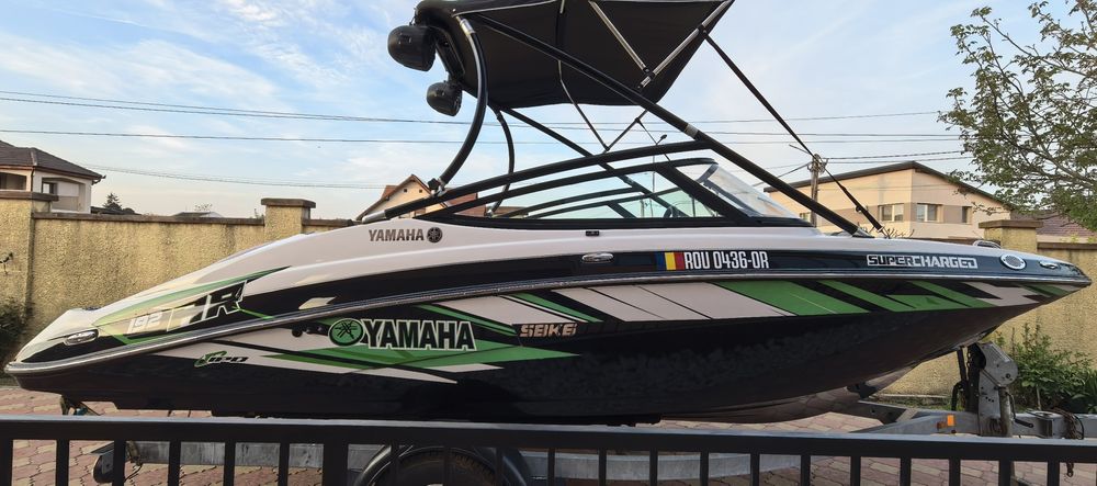 Ambarcatiune superba Yamaha AR192