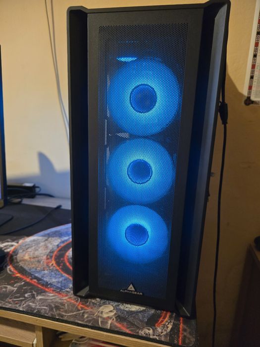 Vând unitate PC + Monitor sau schimb cu laptop gaming