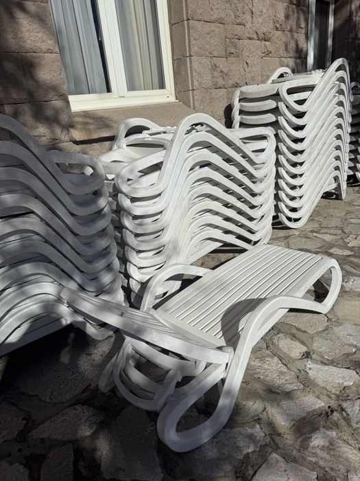 Пластмасови шезлонзи