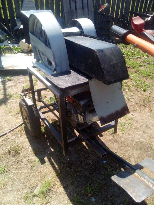 Vând tocător crengi