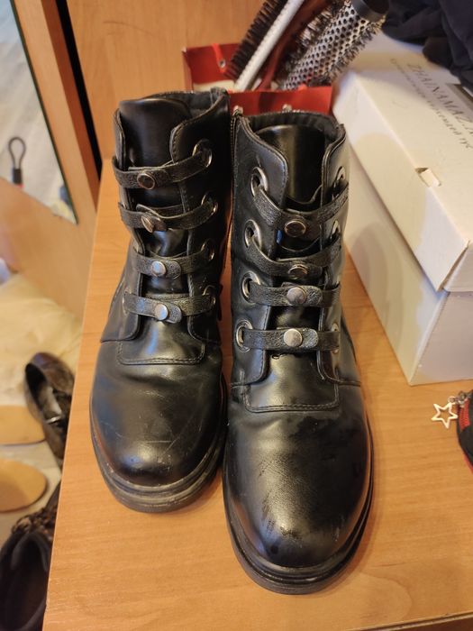 Продам полуботинки, качество хорошее с подкладом