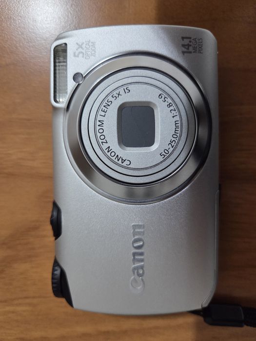 Фотопарат canon.