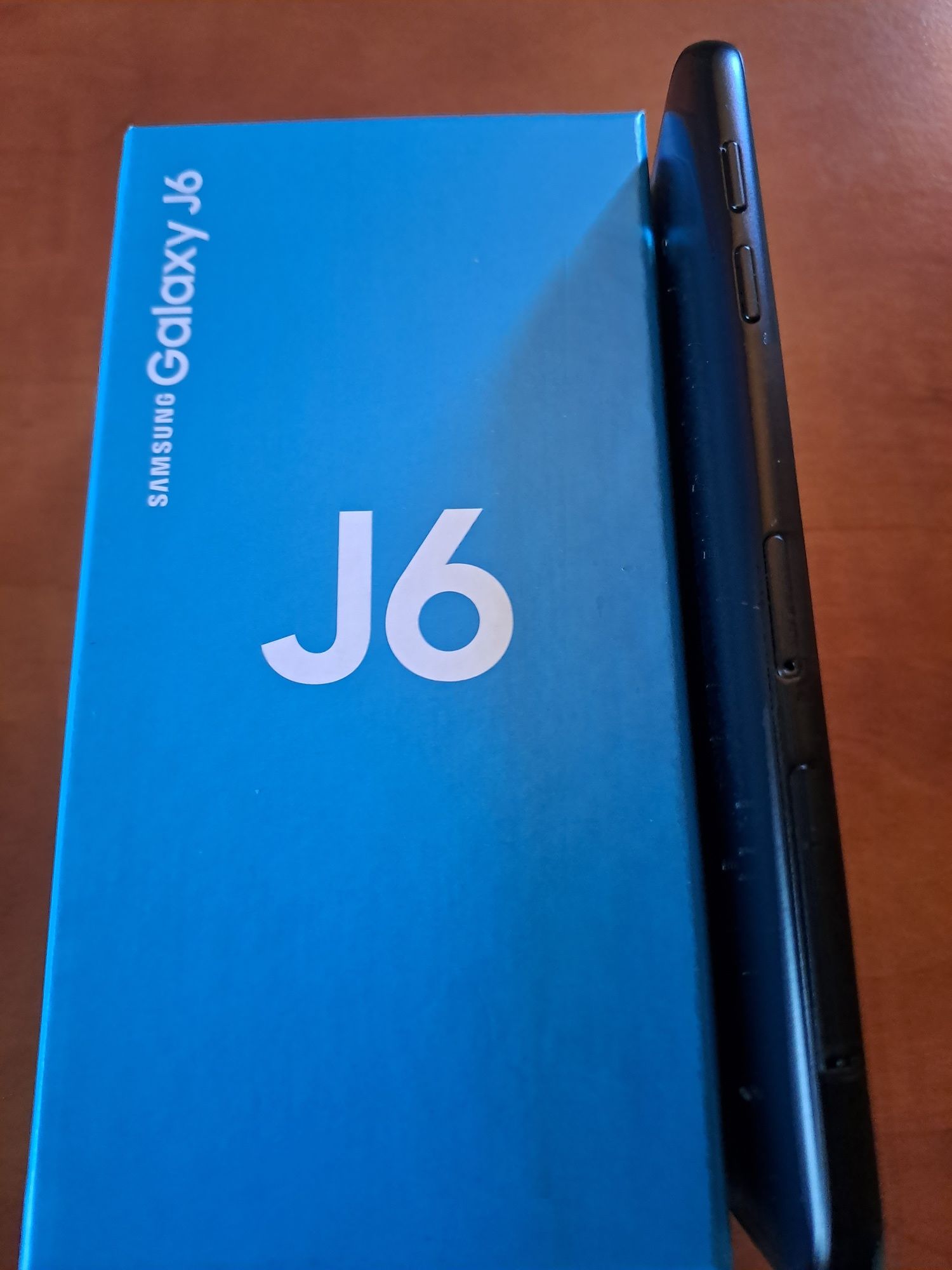 Samsung   j6  3GB  Ram