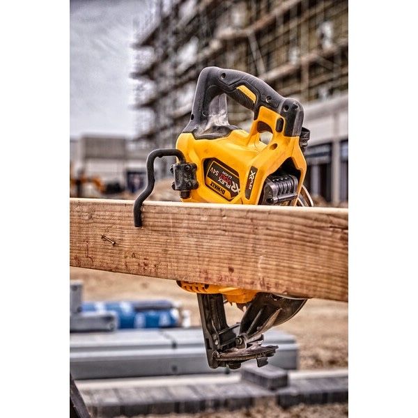 Акумулаторен циркуляр DeWALT DCS577N FLEXVOLT, 54V