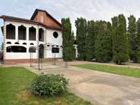 Casă tip vilă, 9 camere, teren 3400 mp – Garoafa, aproape de Focșani
