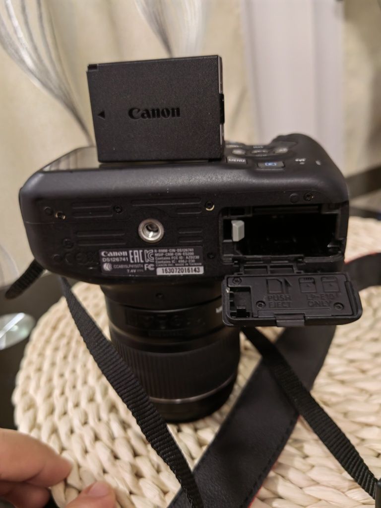 Canon EDS 2000D.