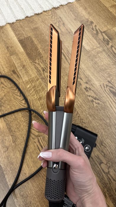 Dyson airstrait in stare perfecta