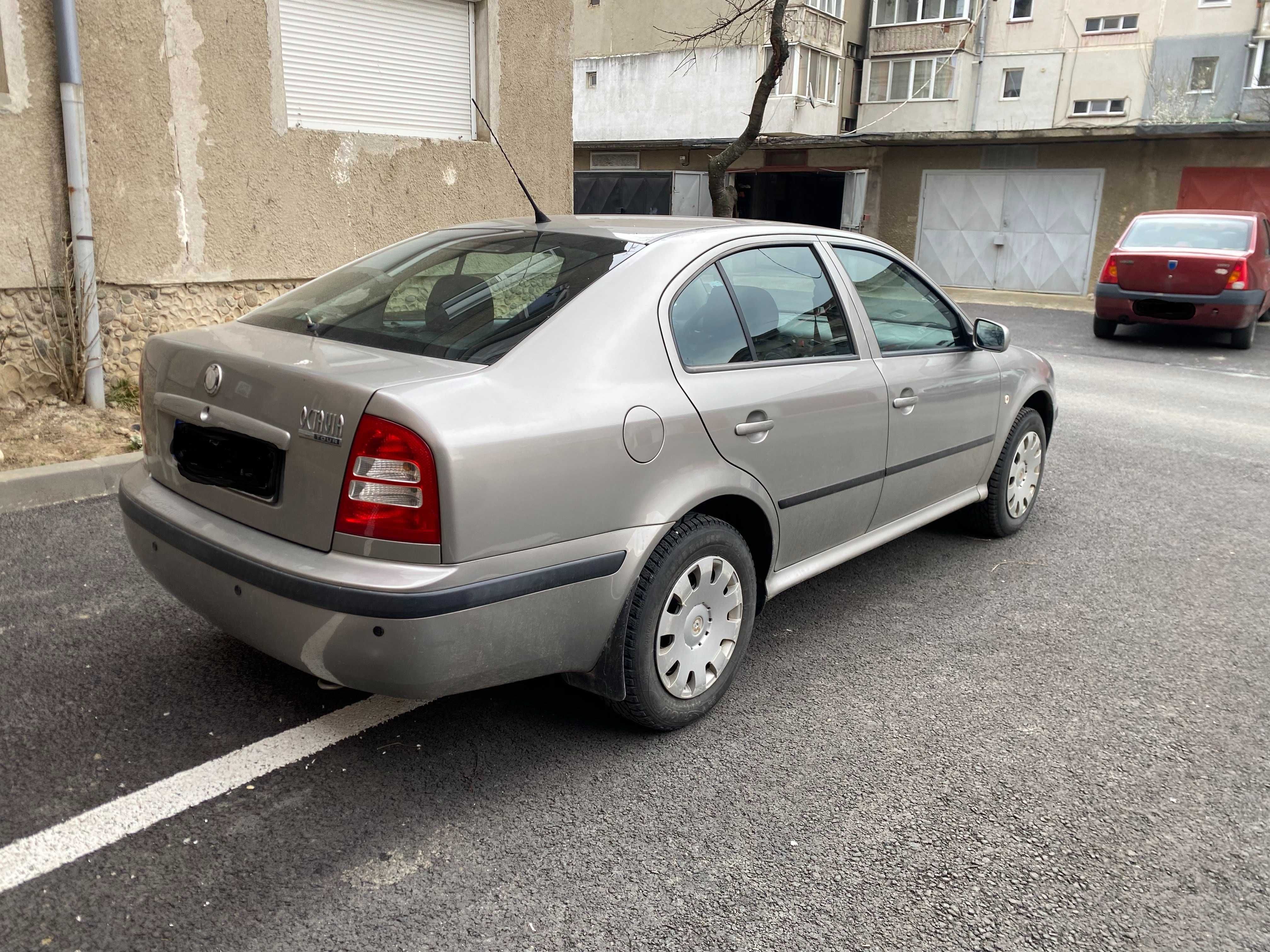 Skoda Octavia Tour - 1.6 Benzina, an 2007