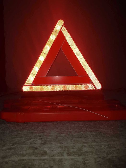 Triunghi reflectorizant auto