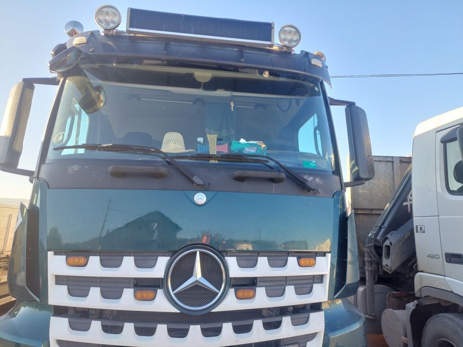 Vind Mercedes-Benz Arox