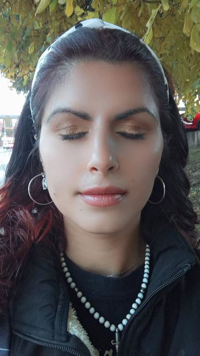 Ofer Servicii de Make up Stilizare sprâncene Manechiura și Pedichiură