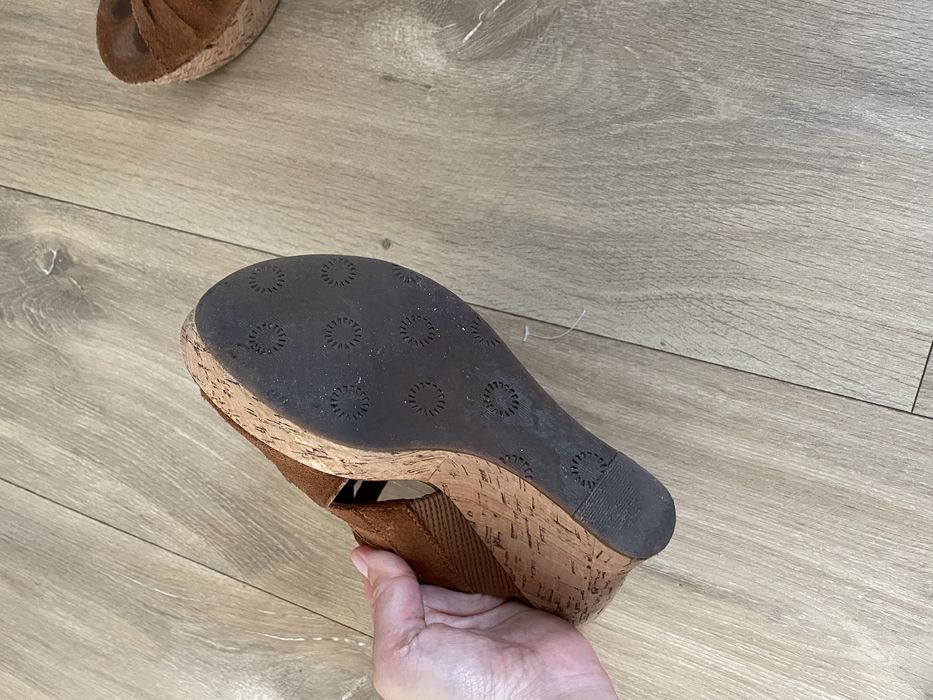 Sandale UGG marimea 36