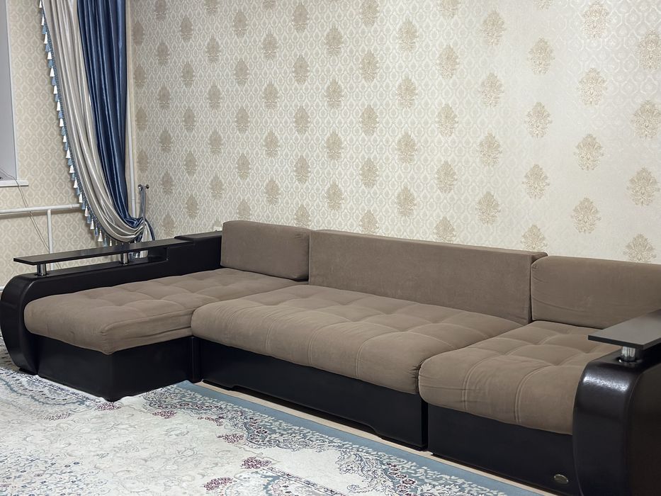 Диван 3.4 м в очень хорошем состоянии. Отдаю за 150.000