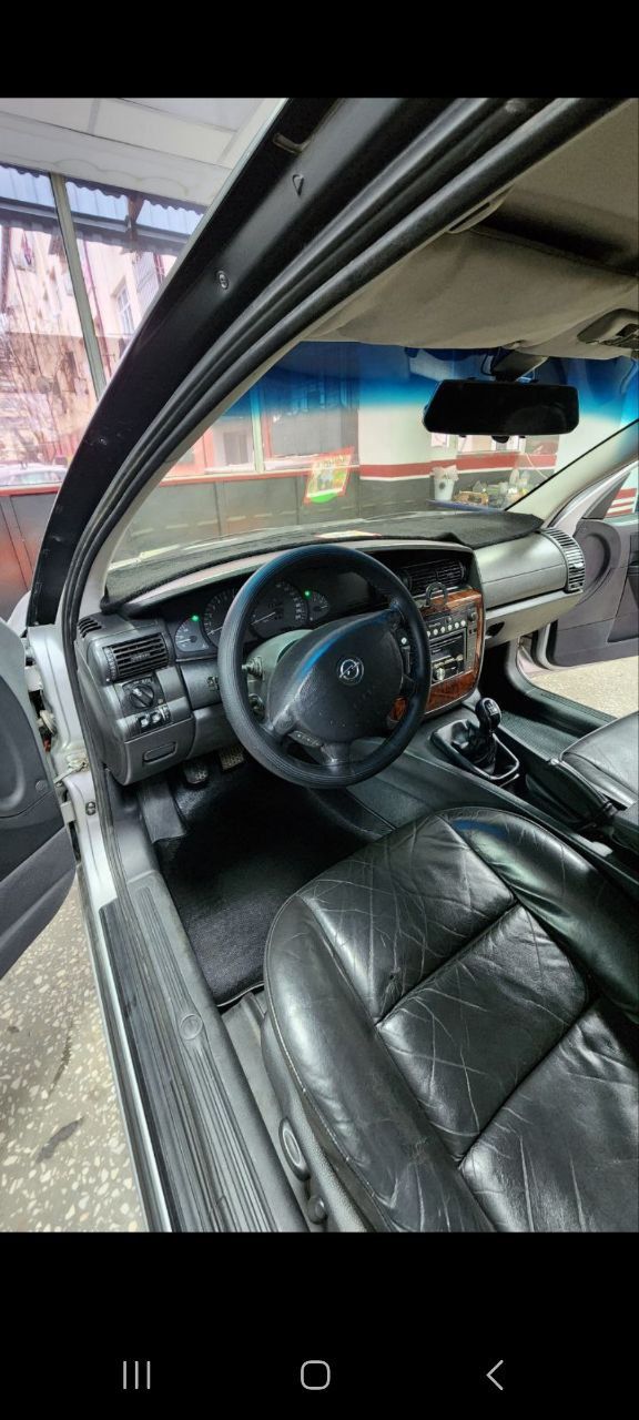 Opel omega sotiladi