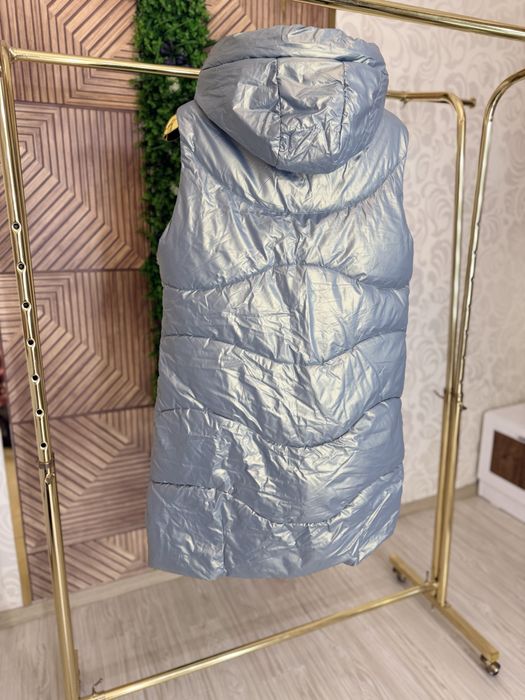 Дутая теплая жилетка