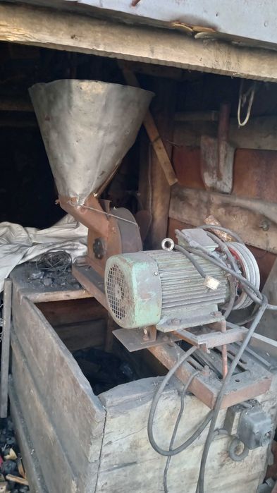 Электро Дробилка зерновых